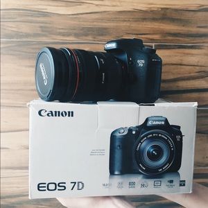 Canon EOS 7D Digital SLR Camera Kit